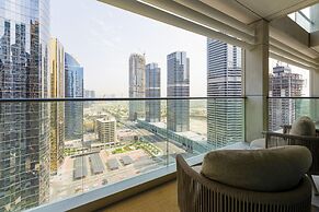 Prime JLT Stay Near Metro Lakeside Dining