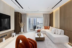 Prime JLT Stay Near Metro Lakeside Dining