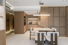 Prime JLT Stay Near Metro Lakeside Dining