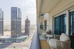 Prime JLT Stay Near Metro Lakeside Dining