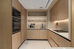 Prime JLT Stay Near Metro Lakeside Dining