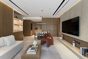 Prime JLT Stay Near Metro Lakeside Dining