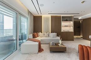 Prime JLT Stay Near Metro Lakeside Dining