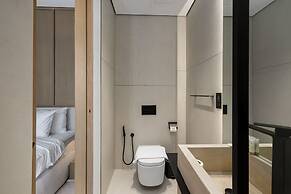 Prime JLT Stay Near Metro Lakeside Dining