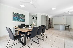 Zen Orient Luxurious 4BR Oasis With Private Pool