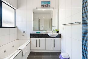 Zen Orient Luxurious 4BR Oasis With Private Pool