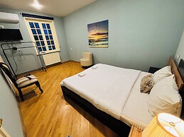 62 Dimitri Uznadze str.