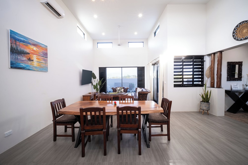 Solana Apartments