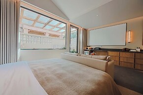 Utopia Yueji Art Seaview Designer Meisu