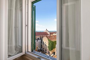 EA Blue Marin Apartment
