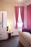Elegant 5-bedroom Home- Fast Wifi, Free Parking & Netflix