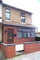Elegant 5-bedroom Home- Fast Wifi, Free Parking & Netflix