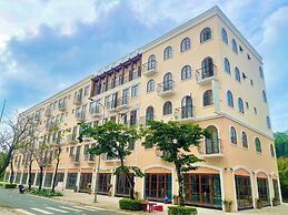 TH Luxury Hotel