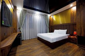 TH Luxury Hotel