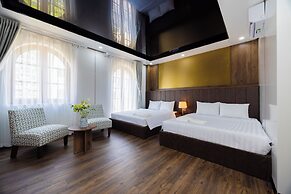 TH Luxury Hotel