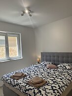 Apartment Mariner 2 With Heated Pool