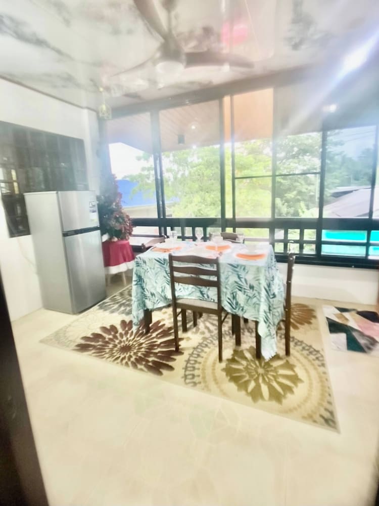 Lens Staycation 2bdr 1BR Ktchn-upstairs