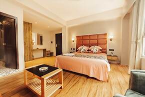 Avira Hotel