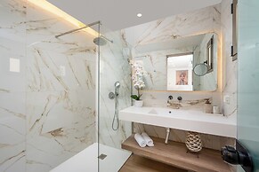 Oasis Luxury Suites