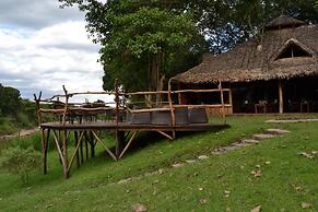 Exploreans Mara River Camp