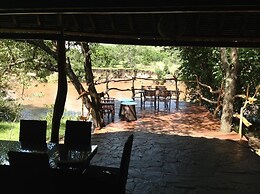 Exploreans Mara River Camp
