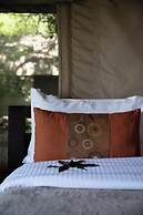Exploreans Mara River Camp
