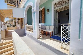 Classic 1BR Seafront Townhouse & Garden