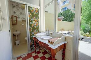 Classic 1BR Seafront Townhouse & Garden