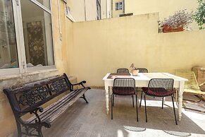 Classic 1BR Seafront Townhouse & Garden