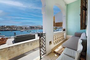 Classic 1BR Seafront Townhouse & Garden