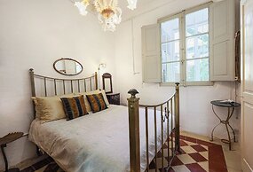 Classic 1BR Seafront Townhouse & Garden