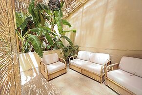 Classic 1BR Seafront Townhouse & Garden