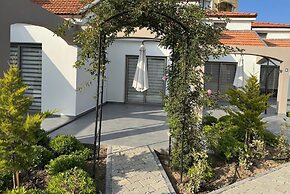 Row 7 Holiday Homes