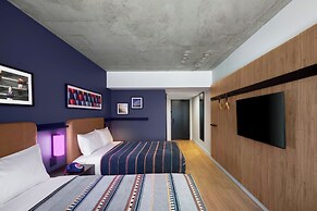 Moxy Ottawa Downtown