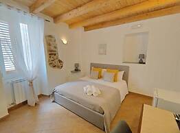 HOLMANN SUITE ROOMS