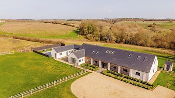 Luxury Cotswolds Estate with Pool