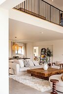 Luxury Cotswolds Estate with Pool