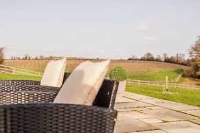 Luxury Cotswolds Estate with Pool