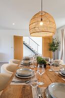 Luxury Cotswolds Estate with Pool