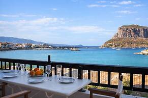Matroni s House - Seafront Getaway in Monemvasia