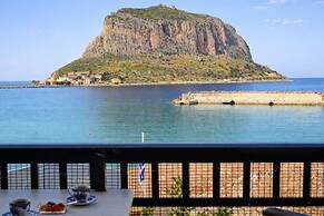 Matroni s House - Seafront Getaway in Monemvasia