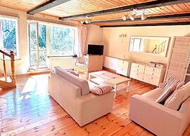 Large Holiday Home With Private Garden
