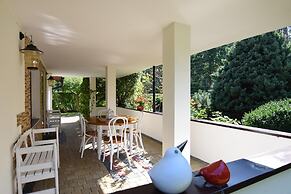 Large Holiday Home With Private Garden