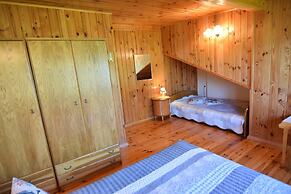 Large Holiday Home With Private Garden