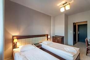 Avion Hotel