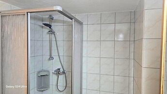 Mobile Home im Ferienpark mit Seezugang