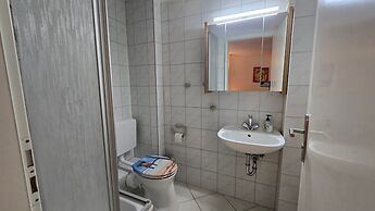 Mobile Home im Ferienpark mit Seezugang