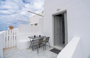 Oia's Square Residences