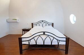 Oia's Square Residences