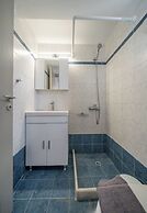 Oia's Square Residences